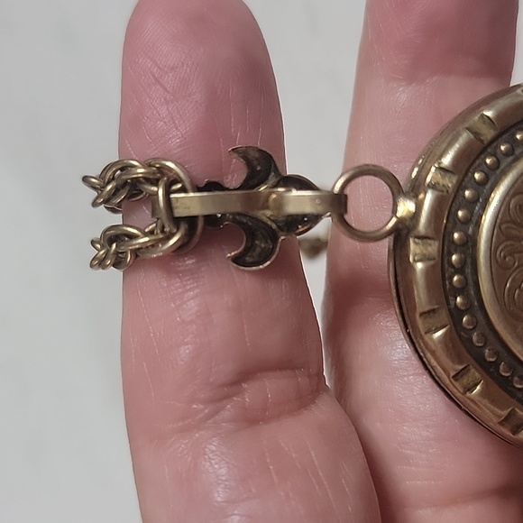 Vintage Locket Gold Tone Jade Glass Pendant On Rope Necklace - Picture 12 of 15